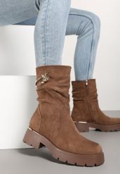 Brązowe Botki z Imitacji Zamszu z Ozdobnie Marszczoną Cholewką i Metalowym Detalem Zinarissa. Brązowe botki damskie Renee, bez wzorów, z jeansu, eleganckie, bez obcasa, na obcasie, bez zapięcia. Za 149.99 zł.