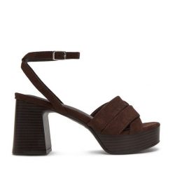 Sandały JENNY. Brązowe sandały damskie Jenny, bez wzorów, bez obcasa, na słupku, bez zapięcia. Za 149.99 zł.