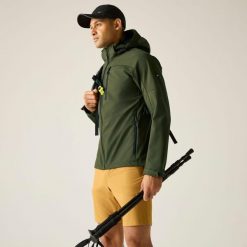 Męska wodoodporna kurtka softshell Arana z kapturem. Brązowe kurtki męskie Regatta, m, bez wzorów, z elastanu, z kapturem. Za 329.99 zł.