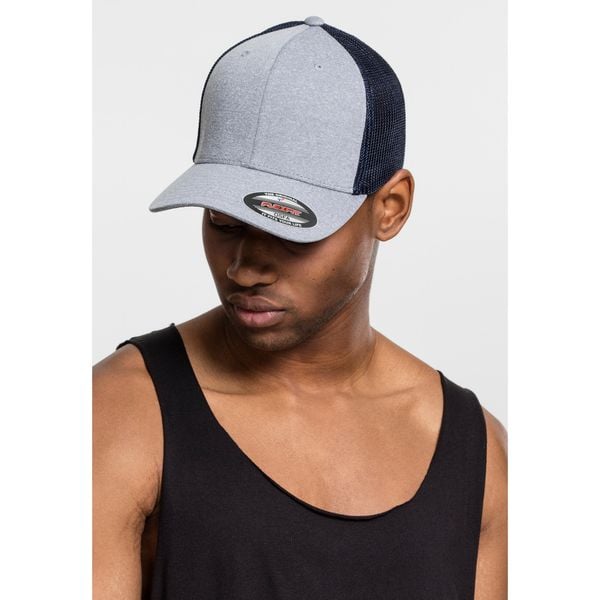 Czapka Flexfit mesh. Czarne czapki damskie FLEXFIT, bez wzorów, z materiału, eleganckie. Za 132.50 zł.