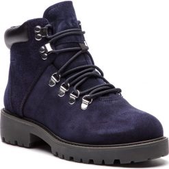 Trapery VAGABOND - Kenova 4457-040-67 Indigo. Niebieskie trapery damskie Vagabond, z futra, bez zapięcia. W wyprzedaży za 369.00 zł.