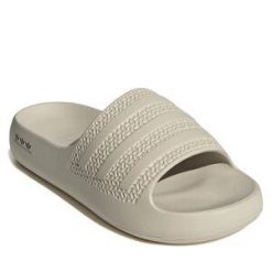 Klapki adidas. Brązowe klapki damskie Adidas, bez wzorów, sportowe, bez obcasa, bez zapięcia. Za 249.99 zł.