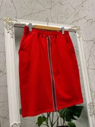 Czerwona dresowa spódnica Bea na gumce OSTATNIE SZTUKI PLUS SIZE XXL. Czerwone spódnice damskie Moda Size Plus Iwanek, l, z aplikacjami, z bawełny, eleganckie, plus size, midi. W wyprzedaży za 49.90 zł.