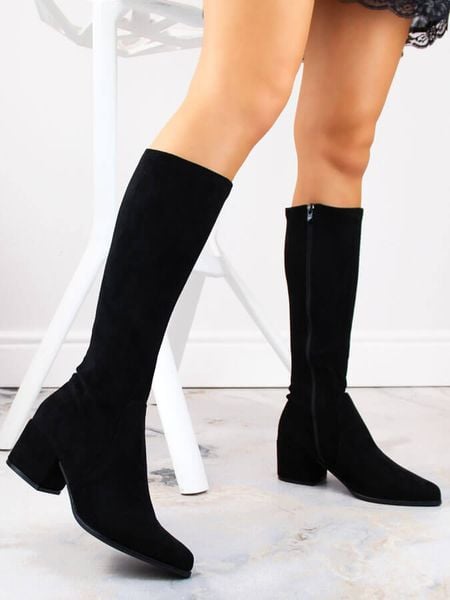 Kozaki zamszowe damskie na obcasie ocieplane czarne Sergio Leone KZ212. Czarne kozaki damskie Sergio Leone, bez wzorów, ze skóry ekologicznej, bez obcasa, na obcasie, bez zapięcia. Za 199.99 zł.