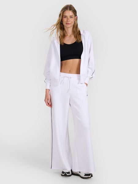 4F Spodnie dresowe z wiskozą damskie - białe XS. Białe spodnie dresowe damskie 4F, bez wzorów, z dresówki, eleganckie. W wyprzedaży za 119.99 zł.