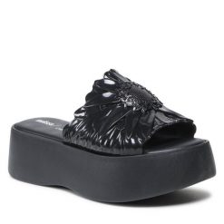 Klapki Melissa. Czarne klapki damskie Melissa, bez wzorów, bez obcasa, bez zapięcia. Za 339.99 zł.
