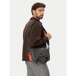Saszetka Guess. Czarne saszetki i nerki męskie Guess, z aplikacjami. Za 494.99 zł.