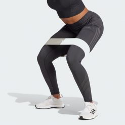 Legginsy Seamless Branded 7/8. Czarne legginsy damskie Adidas, bez wzorów, z materiału. Za 171.99 zł.
