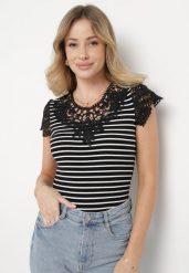 Czarny Bawełniany T-shirt z Prążkowanego Materiału z Koronkowym Dekoltem i Rękawkami Hyacintia. Czarne t-shirty damskie Born2be, m, bez wzorów, z bawełny, bez kołnierzyka, bez ramiączek. Za 39.99 zł.