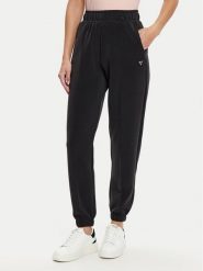 Guess Spodnie dresowe V5RB11 KCAY2 Czarny Regular Fit. Czarne spodnie dresowe damskie Guess, z aplikacjami, z dresówki. Za 239.99 zł.