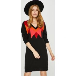 Trussardi Jeans - Sukienka. Czarne sukienki damskie TRUSSARDI JEANS, na co dzień, s, bez wzorów, z dzianiny, casualowe, bez kołnierzyka, bez ramiączek, maxi, proste. W wyprzedaży za 429.90 zł.