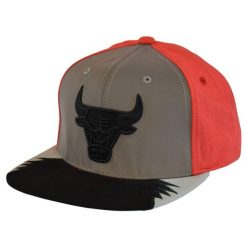 Czapka z daszkiem Mitchell & Ness NBA 5 Snapback Chicago Bulls -CBUYYPPPGYRD. Czerwone czapki damskie Mitchell & Ness, bez wzorów, sportowe. Za 89.00 zł.