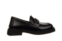 Półbuty Bayla-161 157 2343 10 Black 161608, Czarny, Skóra naturalna - 37. Czarne półbuty damskie Bayla, z aplikacjami, ze skóry, eleganckie, bez obcasa, bez zapięcia. W wyprzedaży za 332.10 zł.