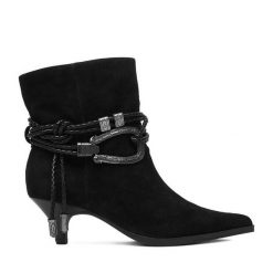 Botki Badura. Czarne botki damskie Badura, bez wzorów, bez obcasa, na słupku, bez zapięcia. Za 499.99 zł.