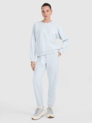 4F Spodnie dresowe joggery damskie - niebieskie M. Niebieskie spodnie dresowe damskie 4F, bez wzorów, z dresówki. Za 149.99 zł.