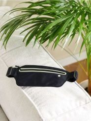 Saszetka z odblaskowymi elementami - czarny. Czarne saszetki i nerki męskie Sinsay, bez wzorów. Za 13.99 zł.