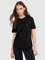 4F T-shirt loose z nadrukiem damski - czarny M. Czarne t-shirty damskie 4F, m, bez wzorów, z bawełny, bez kołnierzyka, bez ramiączek. Za 79.99 zł.