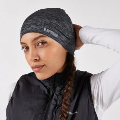 Czapka do biegania Kiprun seamless. Szare czapki damskie KIPRUN, bez wzorów, z elastanu. Za 29.99 zł.