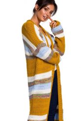 Długi gruby i ciepły sweter w kolorowe pasy żółty. Żółte kardigany damskie Polskie swetry, l, bez wzorów, z jeansu, eleganckie, bez kołnierzyka. Za 309.00 zł.