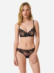 Bluebella Figi klasyczne Marseille 42295-BK Czarny. Czarne majtki damskie BlueBella, z wiskozy. Za 99.99 zł.