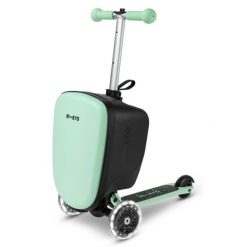 Micro Luggage Junior czyli hulajnoga z walizką. Zielone walizki damskie MICRO, bez wzorów. Za 599.00 zł.