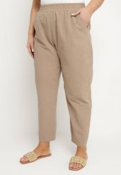 Ciemnobeżowe Klasyczne Spodnie Bawełniane z Gumką w Pasie Olozi. Brązowe spodnie materiałowe damskie Born2be, bez wzorów, z bawełny, eleganckie, plus size. Za 59.99 zł.