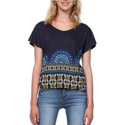Desigual Koszulka damska z krótkim rękawem TS Uma Marino 19SWTKA3 5001 (rozmiar S). Bluzki damskie Desigual, s, bez wzorów, bez kołnierzyka, bez ramiączek. W wyprzedaży za 109.00 zł.