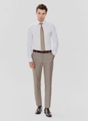 PAKO LORENTE – Beżowe spodnie garniturowe w prążek. Brązowe eleganckie spodnie męskie Pako Lorente, bez wzorów, z poliesteru, eleganckie. Za 299.99 zł.