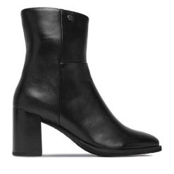 Botki Beverly Hills Polo Club. Czarne botki damskie Beverly Hills Polo Club, bez wzorów, bez obcasa, na słupku, bez zapięcia. Za 319.99 zł.