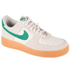 Buty sportowe Sneakersy męskie, Air Force 1 07 LV8. Białe buty sportowe męskie Nike, bez wzorów, bez zapięcia, trekkingowe, Nike Air Force. Za 549.99 zł.