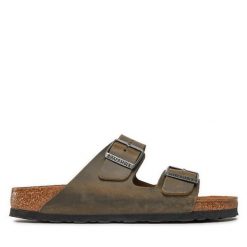 Klapki Birkenstock. Brązowe klapki damskie Birkenstock, bez wzorów, bez obcasa, bez zapięcia. Za 539.99 zł.