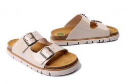 DR. BRINKMANN 700699-08 beige, klapki damskie. Brązowe klapki damskie Dr. Brinkmann, na lato, bez wzorów, bez obcasa, bez zapięcia. Za 263.42 zł.