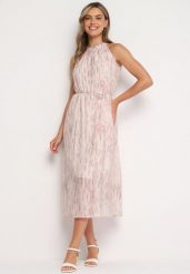 Jasnoróżowa Koktajlowa Sukienka z Dekoltem Typu Halter z Broszką w Kształcie Kwiatu Vikiida. Czerwone sukienki damskie Born2be, bez wzorów, eleganckie, bez kołnierzyka, bez ramiączek, midi. Za 169.99 zł.