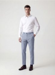 Garniturowe spodnie slim fit - jasnoniebieski. Niebieskie garnitury męskie Reserved, bez wzorów, z tkaniny. Za 169.99 zł.