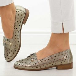 Złote ażurowe półbuty damskie M.Daszyński 25113-7. Żółte półbuty damskie M.Daszyński, na lato, z aplikacjami, ze skóry, casualowe, bez obcasa, na płaskiej podeszwie, bez zapięcia. Za 219.00 zł.