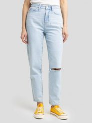 Jeansy damskie mom jeans z dziurą jasnoniebieskie Silla 122. Niebieskie jeansy damskie BIG STAR, bez wzorów, z bawełny, eleganckie, z podwyższonym stanem. W wyprzedaży za 99.99 zł.