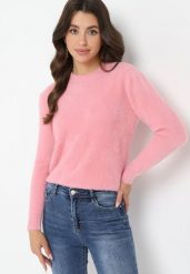 Różowy Puchaty Sweter Wełniany Helmintts. Czerwone swetry nierozpinane damskie Born2be, l, bez wzorów, z tkaniny, bez kołnierzyka, bez ramiączek. Za 69.99 zł.