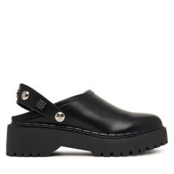 Klapki Guess. Czarne klapki damskie Guess, z aplikacjami, bez obcasa, bez zapięcia. Za 584.99 zł.