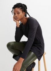 Bawełniana bluzka z długim rękawem. Czarne bluzki damskie bonprix, bez wzorów, z bawełny, bez kołnierzyka, bez ramiączek. Za 49.99 zł.