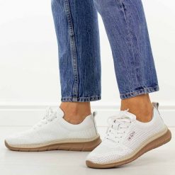 Białe skórzane półbuty damskie Filippo Dp7573/26. Białe półbuty damskie Filippo, na jesień, bez wzorów, z jeansu, casualowe, z okrągłym noskiem, bez obcasa, na płaskiej podeszwie, bez zapięcia. W wyprzedaży za 215.10 zł.