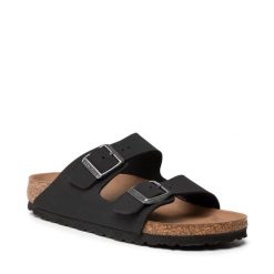 Klapki Birkenstock. Czarne klapki damskie Birkenstock, bez wzorów, bez zapięcia. Za 309.99 zł.