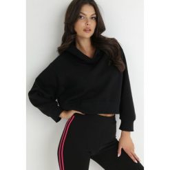 Czarna Bluza z Kapturem Kilinoron. Czarne bluzy damskie Born2be, na jesień, l, bez wzorów, z dresówki, casualowe, bez ramiączek, z kapturem. Za 109.99 zł.