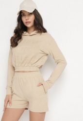 Beżowy Bawełniany Komplet Sportowy Bluza z Kapturem i Szorty Izilia. Brązowe bluzy damskie Born2be, bez wzorów, z bawełny, sportowe, bez ramiączek, z kapturem. Za 79.99 zł.