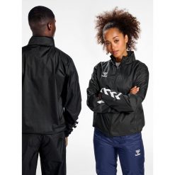 Kurtka ortalionowa piłkarska dla dorosłych Hummel Core XK Spray Jacket. Czarne kurtki męskie Hummel, xl, bez wzorów, sportowe, bez kaptura. Za 212.50 zł.