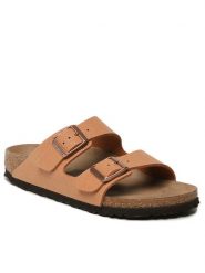 Birkenstock Klapki Arizona 1025046 Brązowy. Brązowe klapki damskie Birkenstock, bez wzorów, z syntetyku, bez obcasa, bez zapięcia. Za 399.00 zł.