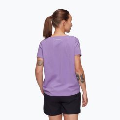 Koszulka damska Mammut Seon Playground. Fioletowe bluzki damskie Mammut, bez wzorów, sportowe, bez kołnierzyka, bez ramiączek. Za 179.99 zł.