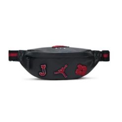 Saszetka nerka Air Jordan Jam Borough Varsity Crossbody Bag Czarna MA9064-023. Czarne saszetki i nerki męskie Jordan, bez wzorów. Za 286.35 zł.