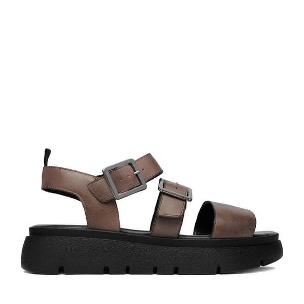 Sandały Lasocki. Brązowe sandały damskie Lasocki, bez wzorów, bez obcasa, na płaskiej podeszwie, bez zapięcia. Za 179.99 zł.