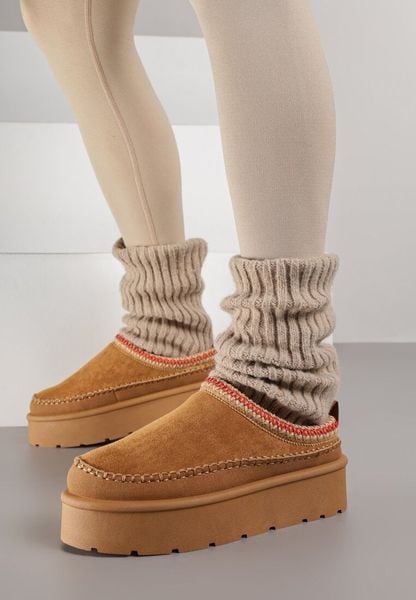 Jasnobrązowe Śniegowce Ocieplone na Platformie z Ozdobnym Wyszywaniem Reitenna. Brązowe śniegowce damskie Born2be, z jeansu, bez zapięcia. Za 79.99 zł.