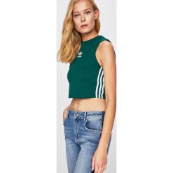 Adidas Originals - Top. Zielone topy damskie adidas Originals, z aplikacjami, z bawełny, casualowe, bez kołnierzyka, bez ramiączek. W wyprzedaży za 89.90 zł.